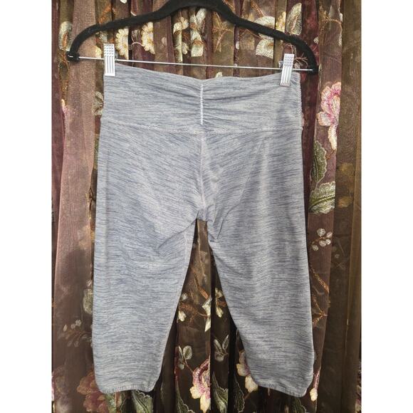 Lululemon Train Times Crop 17" size 6 Wee Are From Space Ice Grey Alpine White - Picture 10 of 13